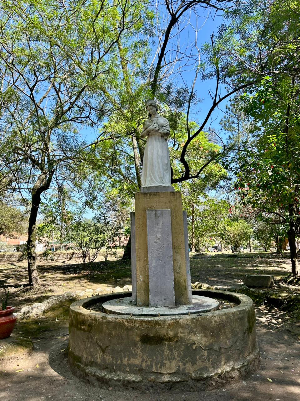 Estatua de La Madre